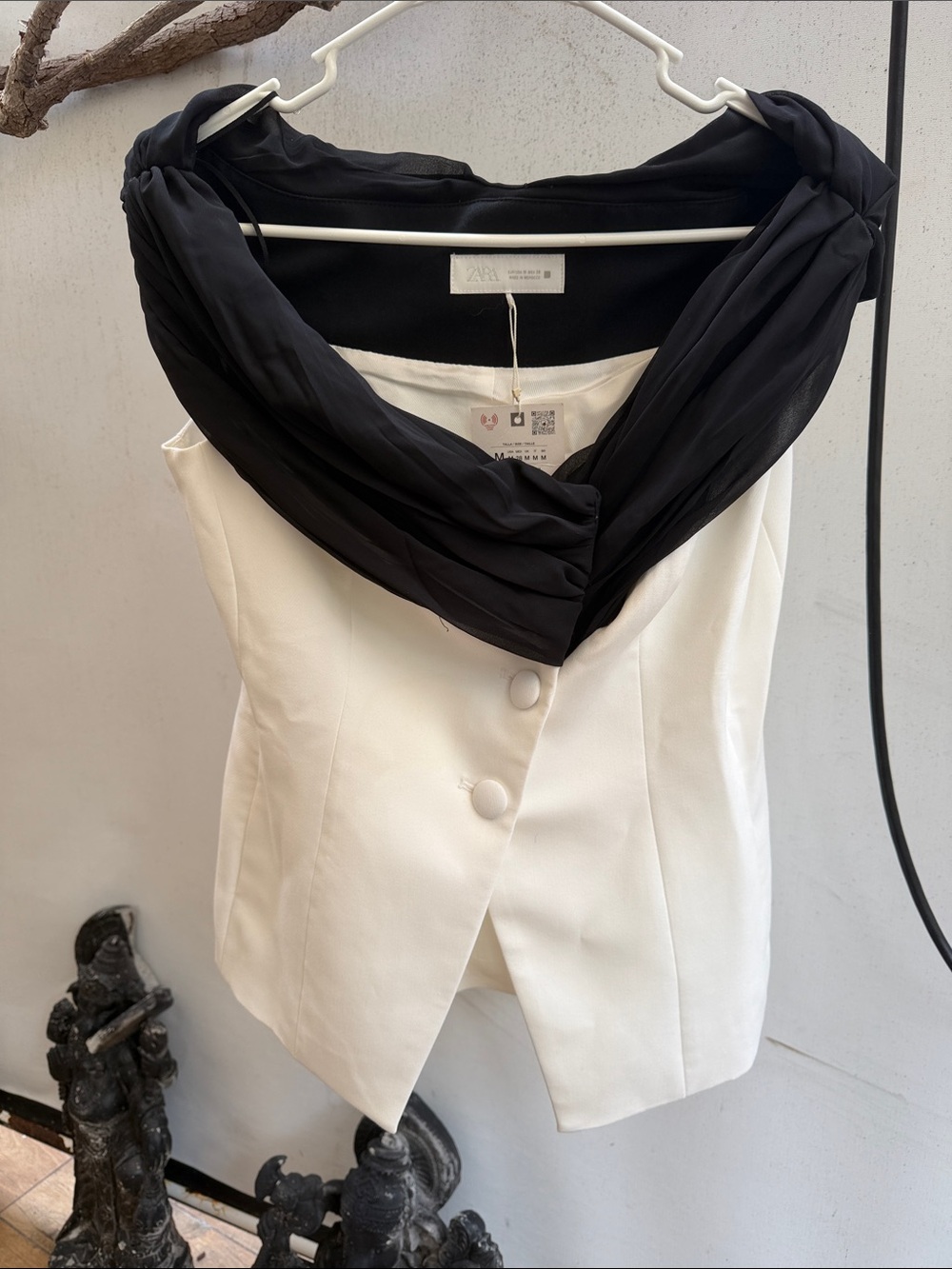 Zara White Sleeveless Blazer Vest with Black Draped Collar
